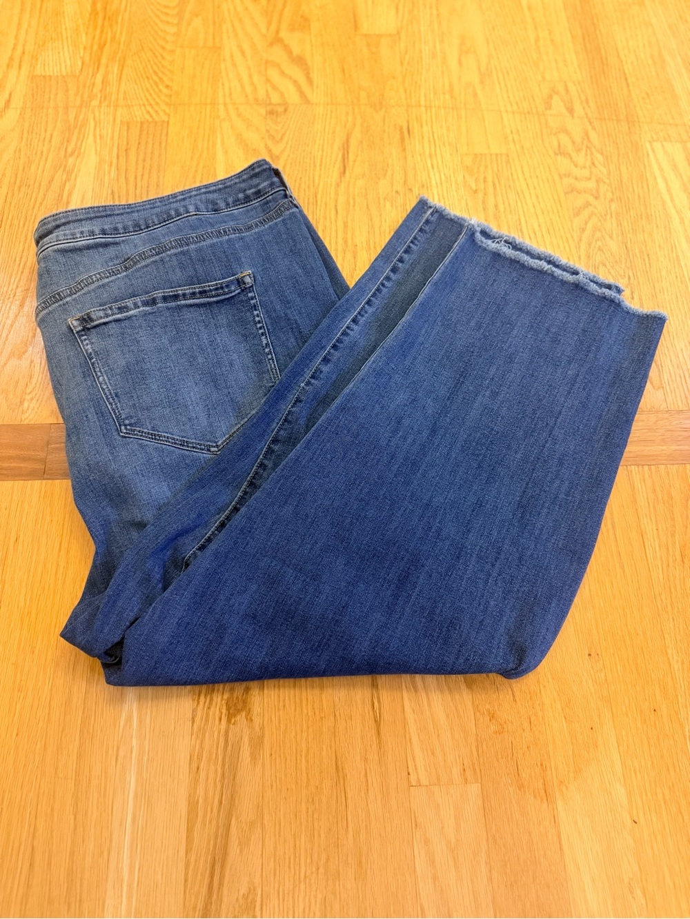 Women's Size 28W "Sonoma" Medium Blue Cropped Denim Jeans GUC